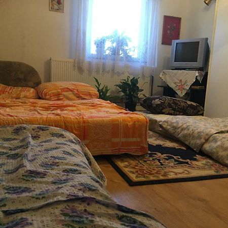 Lady Margit'S Room Сомбатели Екстериор снимка