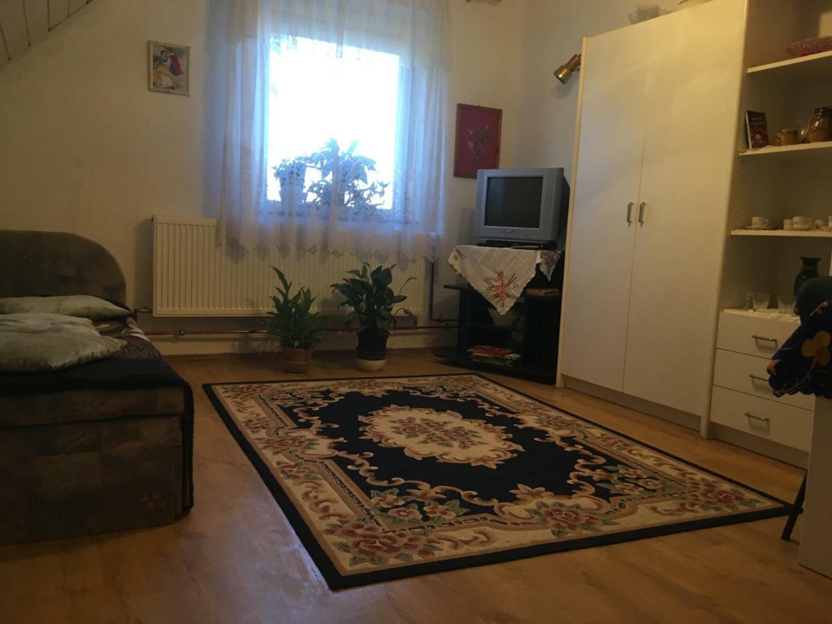 Lady Margit'S Room Сомбатели Екстериор снимка